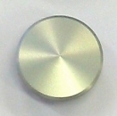 Rahmenloch-Abdeckkappe (links) in silber eloxiert